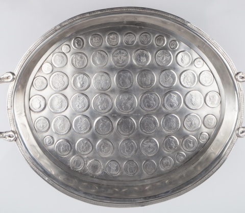 Taca inkrustowana numizmatami