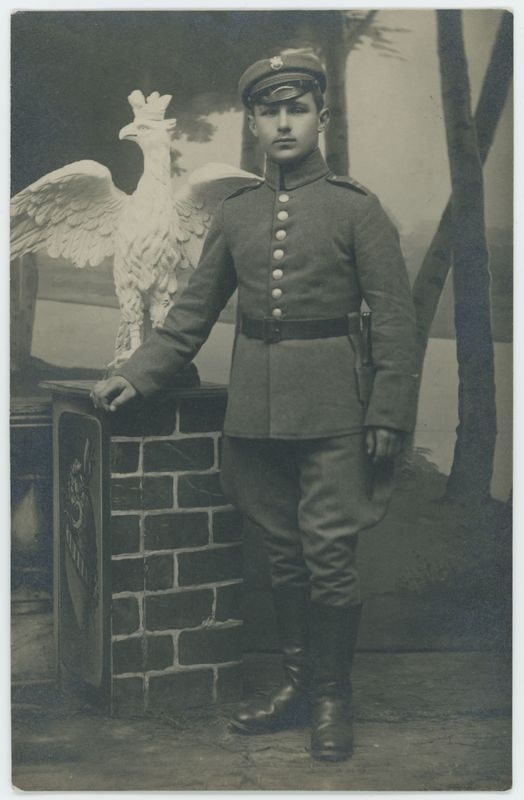 Mężczyzna w mundurze