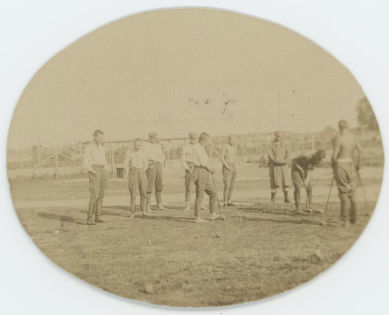 Gra w krokieta w obozie jenieckim w Szczypiornie