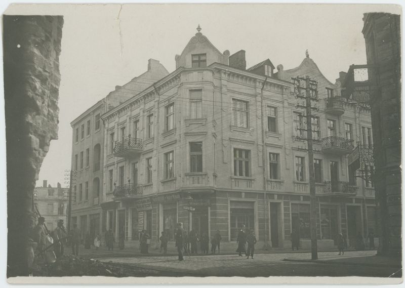 Budynek przy zbiegu ulic Śródmiejskiej i Pułaskiego w Kaliszu