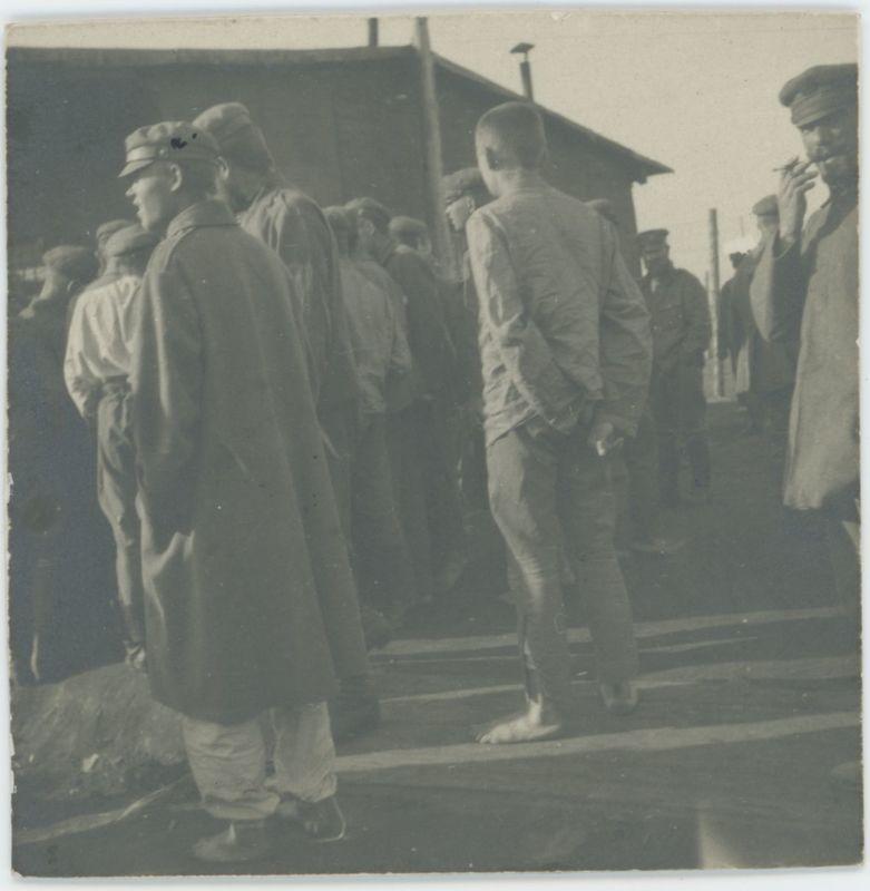 Legioniści w obozie jenieckim w Szczypiornie