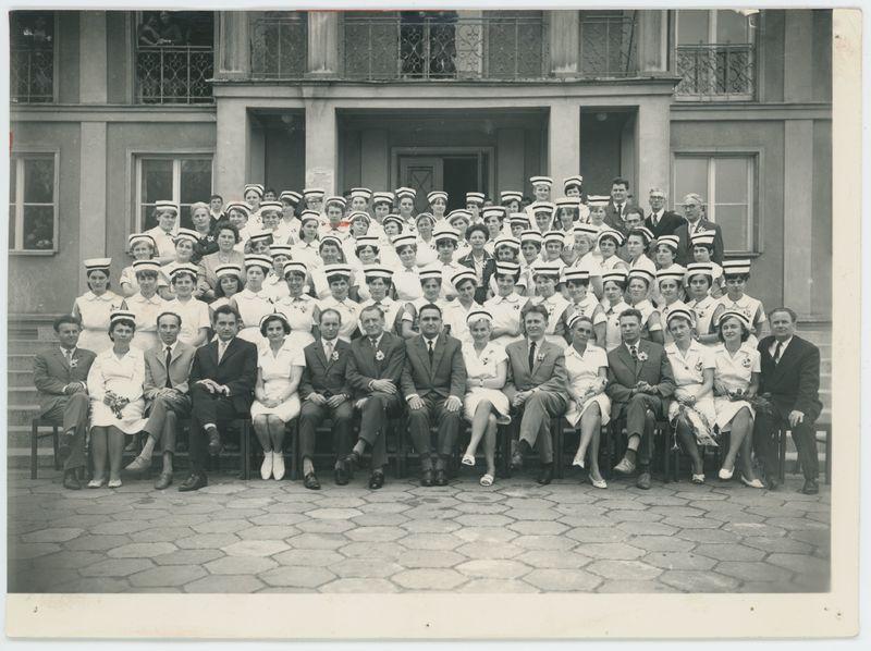 Uczennice i nauczyciele Liceum Medycznego w Kaliszu