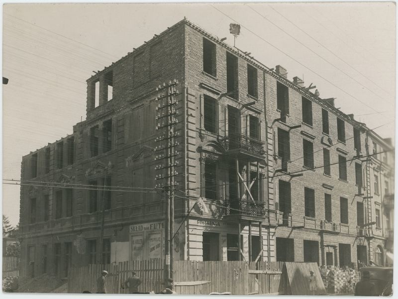 Odbudowa budynku przy ulicy Wiejskiej (ob. Pułaskiego) w Kaliszu