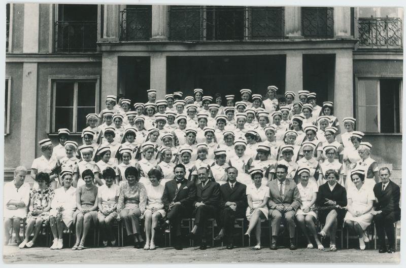 Uczennice i nauczyciele Liceum Medycznego w Kaliszu