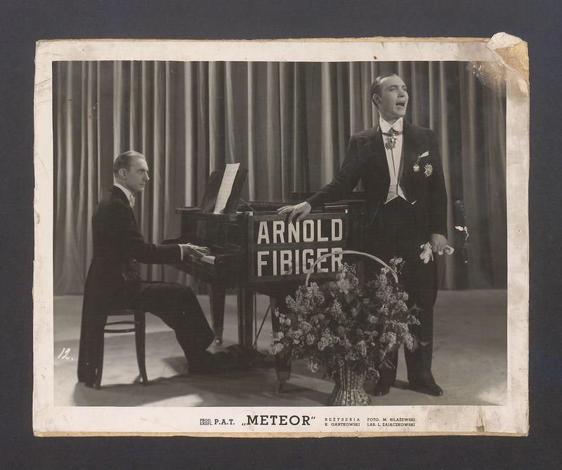 Jan Kiepura przy fortepianie Arnold Fibiger