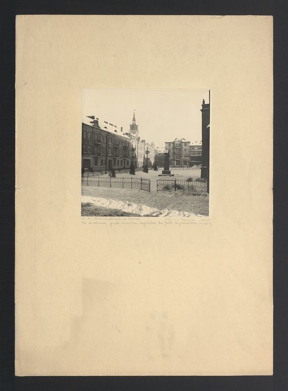 Kapliczka św. Jana Nepomucena na dziedzińcu przed kościołem św. Jana Nepomucena, Kalisz