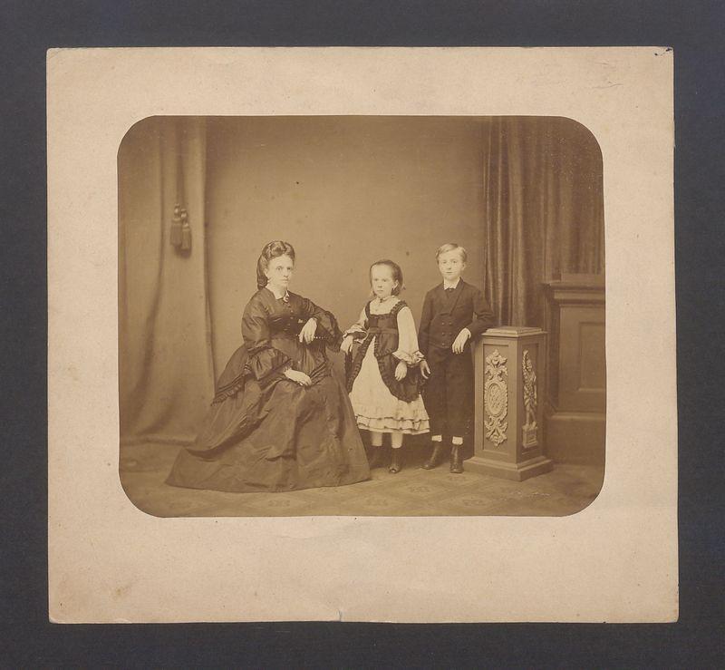 Pękosławska z dziećmi