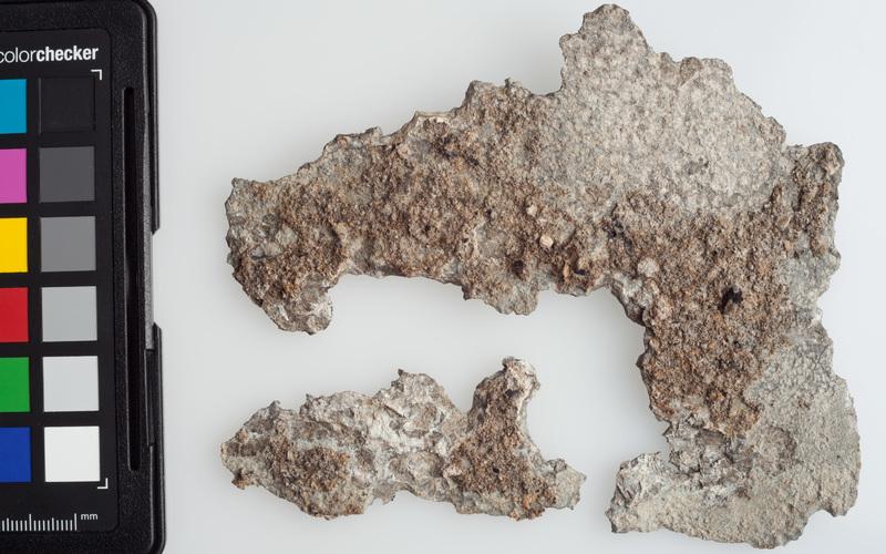 Tabliczka z inskrypcją