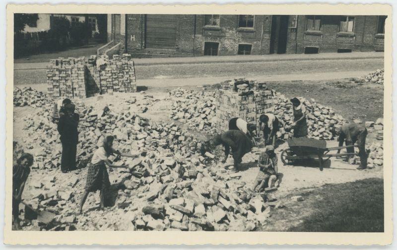 Rozbiórka domu przy ulicy Garncarskiej w Kaliszu