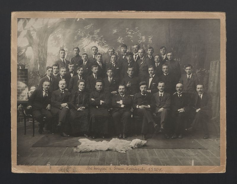 Maturzyści z Gimnazjum Kościuszki 1920.