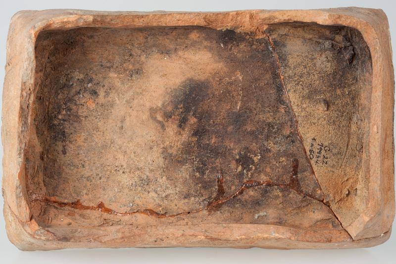 Kafel z ornamentem cekinowo-perłowym