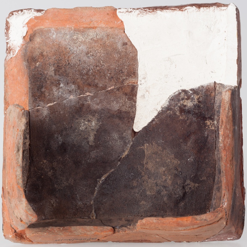 Kafel z herbem Kapituły Archikatedralnej w Gnieźnie