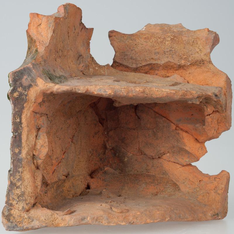 Kafel zdobiony czwórliściem i lilią