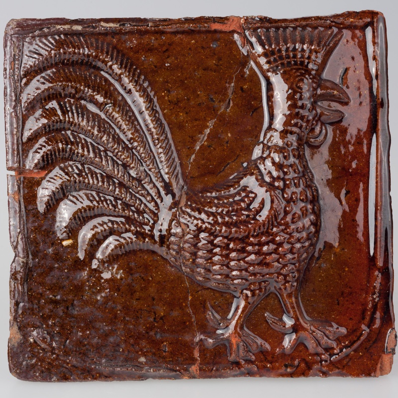 Kafel z kogutem w tarczy herbowej