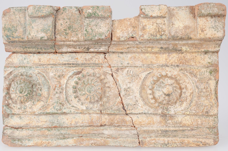 Kafel z ornamentem cekinowo-perłowym