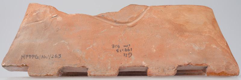 Kafel z ornamentem cekinowo-perłowym