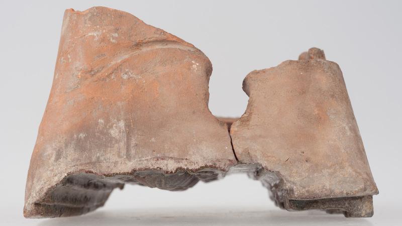 Kafel z ornamentem cekinowo-perłowym