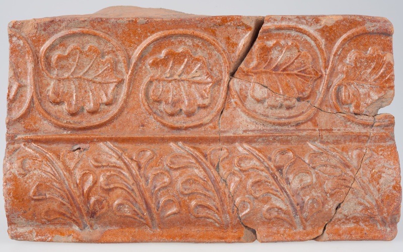 Kafel z ornamentem roślinnym