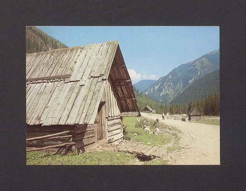 Tatry Zachodnie. Szałasy pasterskie na Polanie Chochołowskiej