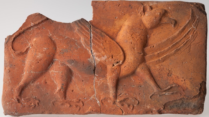 Płytka z wyobrażeniem gryfa