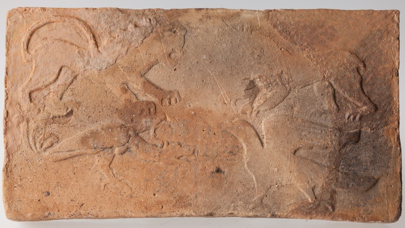 Płytka z wyobrażeniem lwa, smoka, orła oraz niedźwiedzia