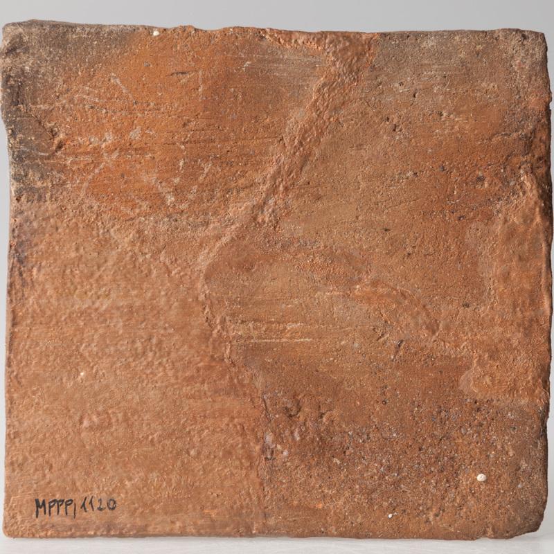 Płytka z wyobrażeniem ptaka otoczonego bordiurą oraz dwoma pąkami kwiatowymi