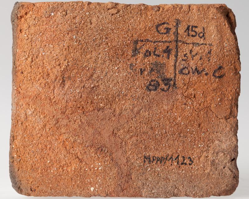 Płytka z wyobrażeniem gryfa