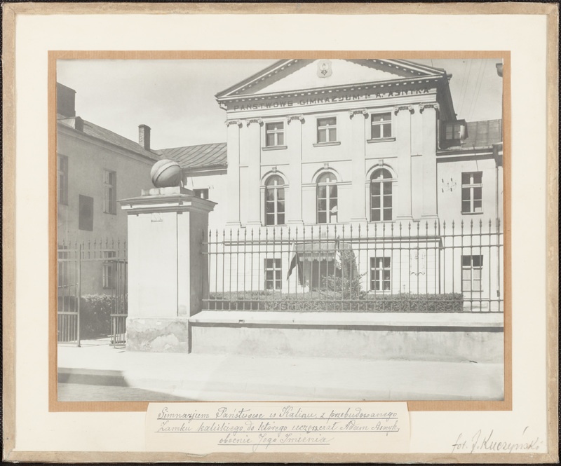 Widok gmachu Gimnazjum Państwowego w Kaliszu im. Adama Asnyka 