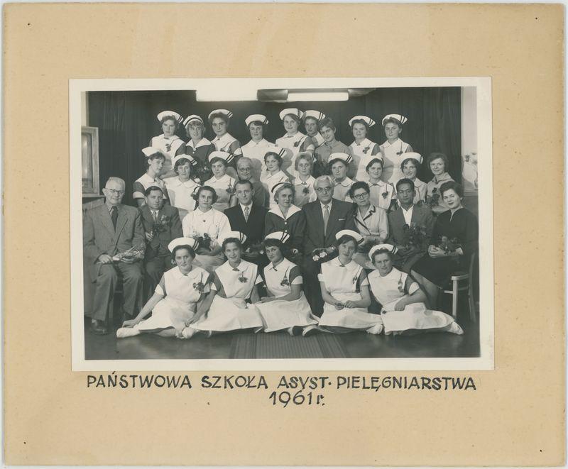 Uczennice Państwowej Szkoły Pielęgniarstwa w Kaliszu