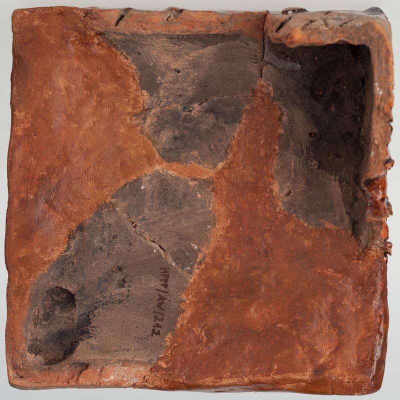 Kafel z krzyżem metropolitalnym