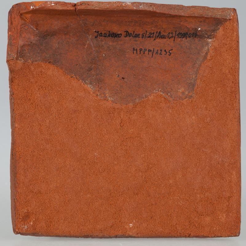 Kafel z krzyżem metropolitalnym