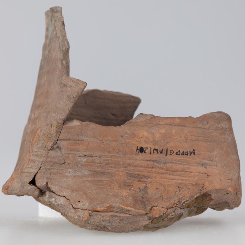 Kafel z herbem Korczbok i tarczownikiem