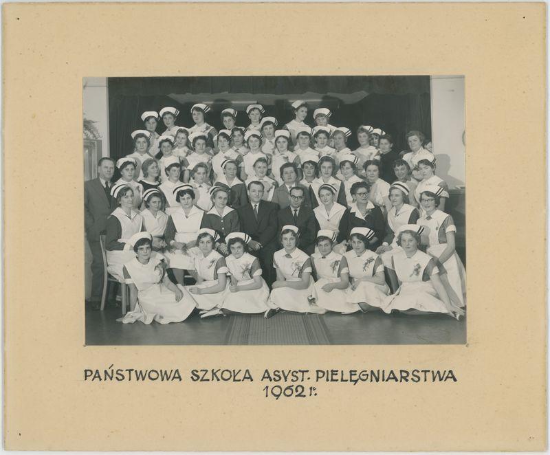 Uczennice Państwowej Szkoły Pielęgniarstwa w Kaliszu