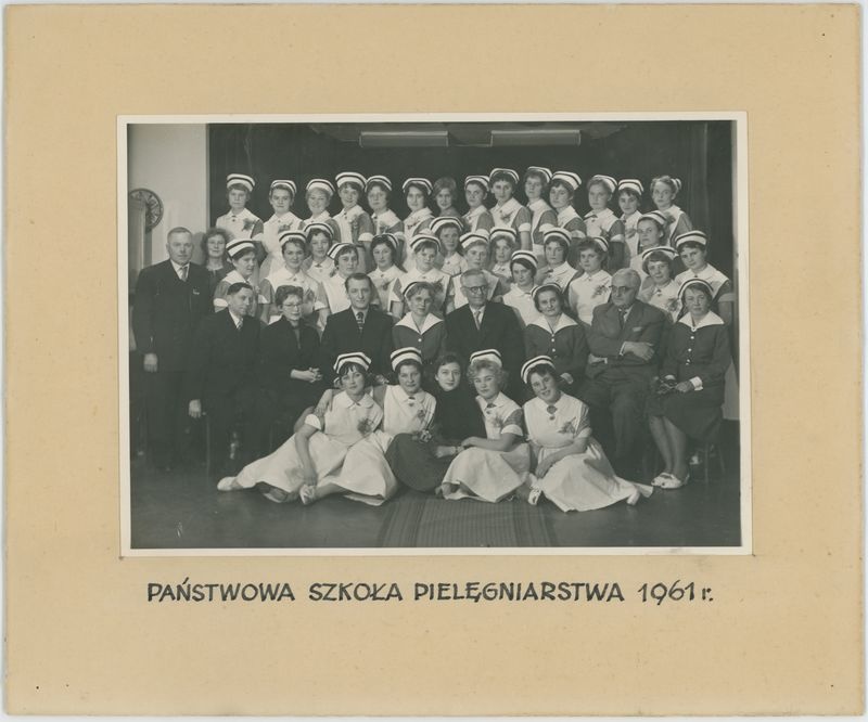 Uczennice Państwowej Szkoły Pielęgniarstwa w Kaliszu