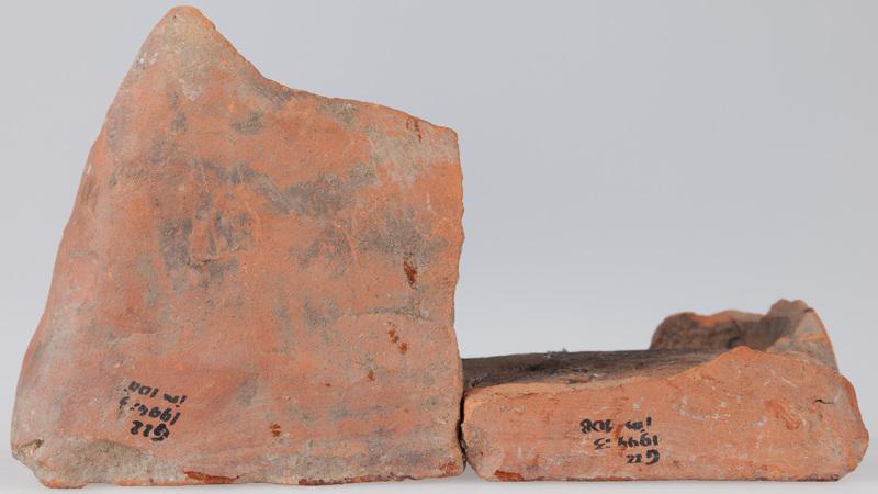 Kafel z ornamentem cekinowo-perłowym