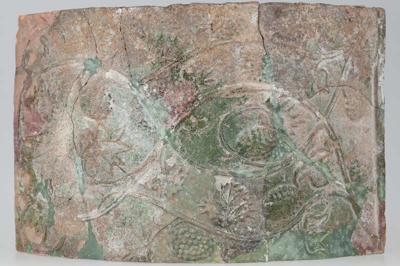 Kafel zdobiony motywem winorośli