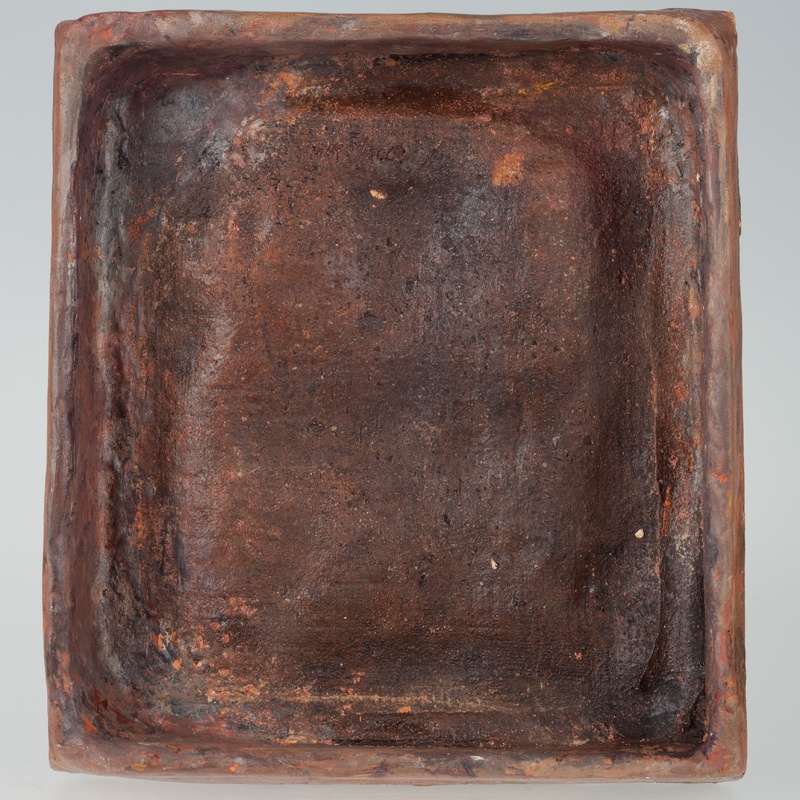 Kafel z postacią w arkadzie w stroju renesansowym