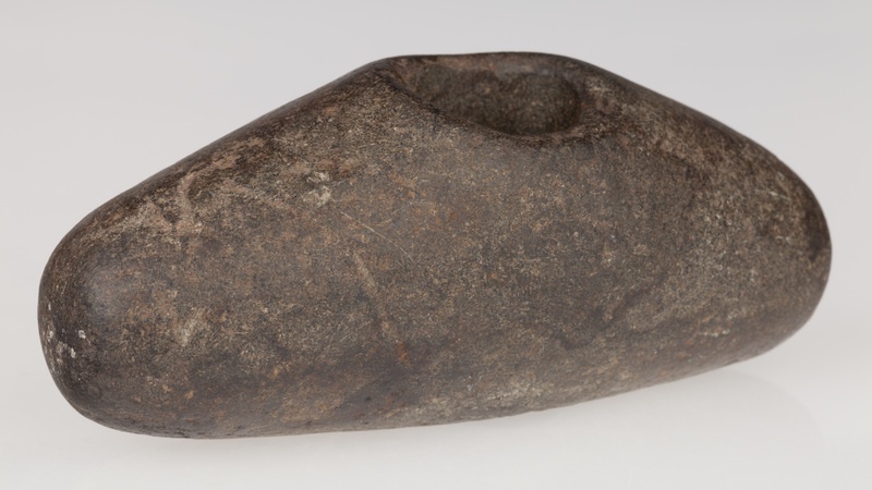 Toporek kamienny w rzucie poziomym prostokątny o płaskim ostrzu