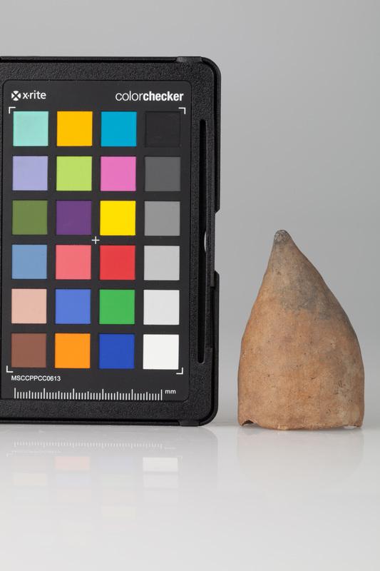 Rożek gliniany o barwie beżowo - szarej