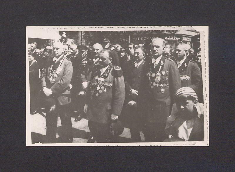 Tradycyjna procesja parafian kościoła farnego wokół Rynku w Gnieźnie.