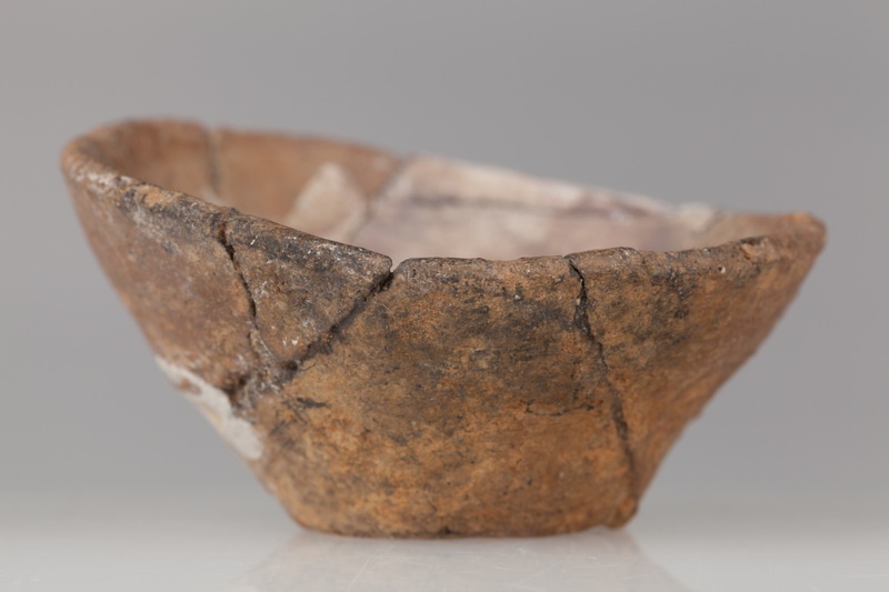 Miniaturowa, asymetryczna miseczka