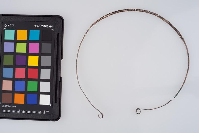 Naszyjnik z drutu brązowego, tordowany