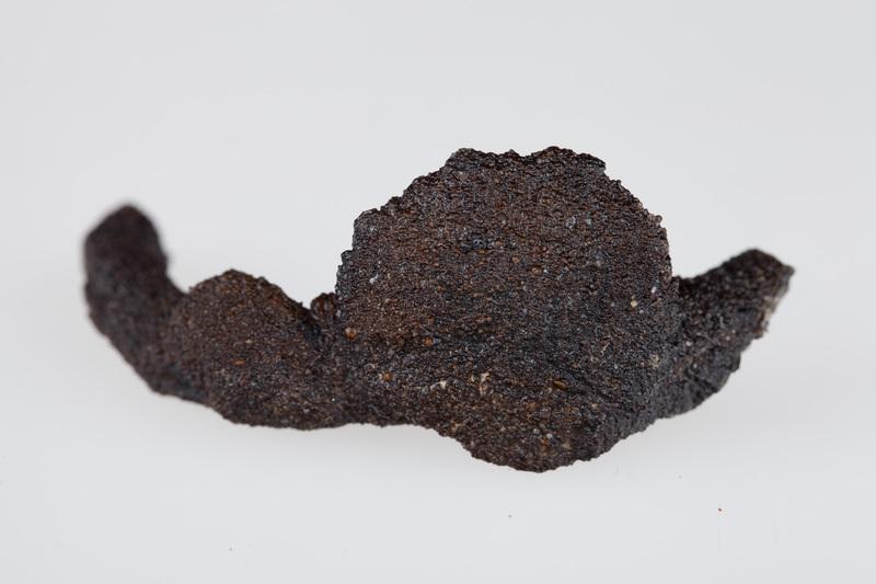 Para bransolet żelaznych przywartych do siebie