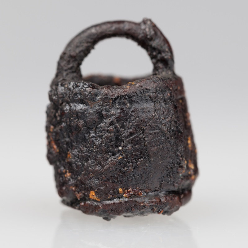 Żelazny wisiorek wiaderkowaty