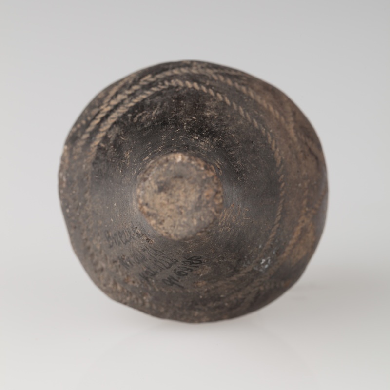 Grzechotka gliniana kształtu gruszkowatego