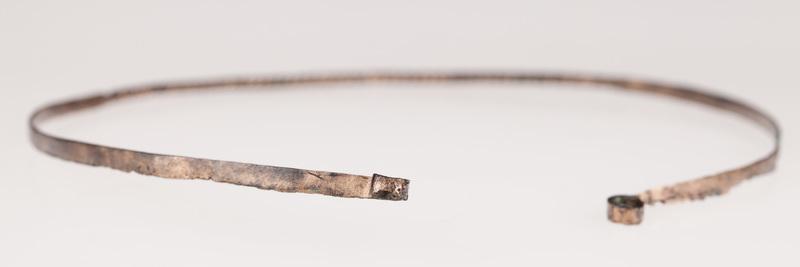 Naszyjnik z drutu brązowego, tordowany