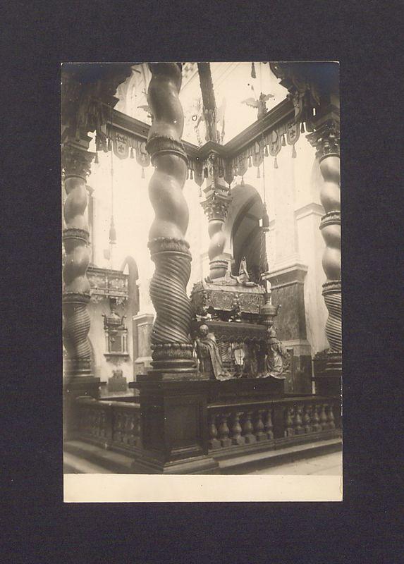 Fragment konfesji z trumną św. Wojciecha.