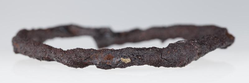 Para bransolet kolistych z końcami dochodzącymi do siebie