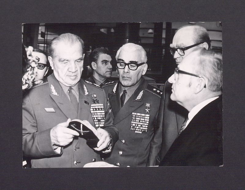 Wizyta żołnierzy radzieckich. Wielkopolskie Zakłady Obuwia (WZO) „Polania”.