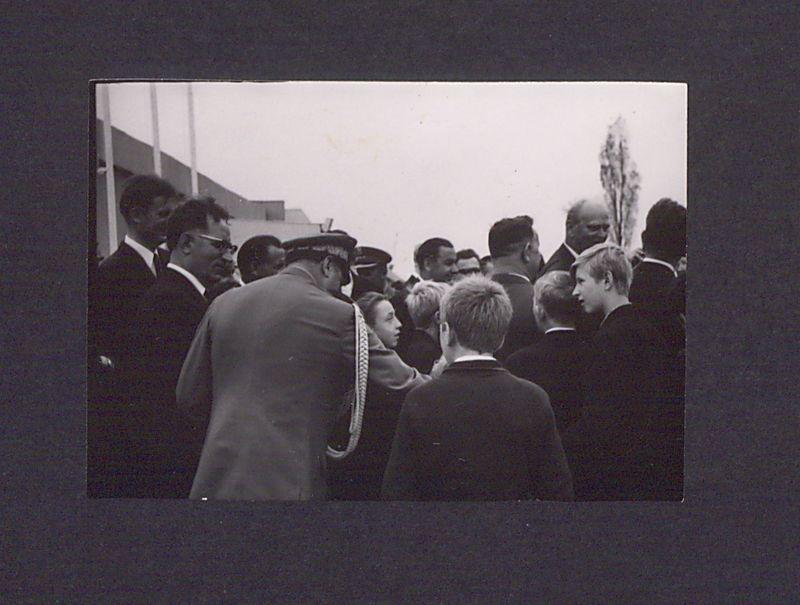 25-lecie Polskiej Rzeczypospolitej Ludowej. Grupa uczestników uroczystości.